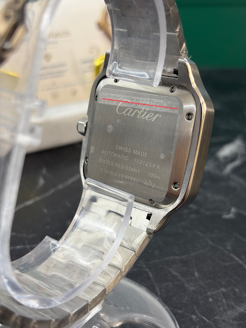 Cartier Santos 40mm – Ghiera Blu, Fondo Bianco