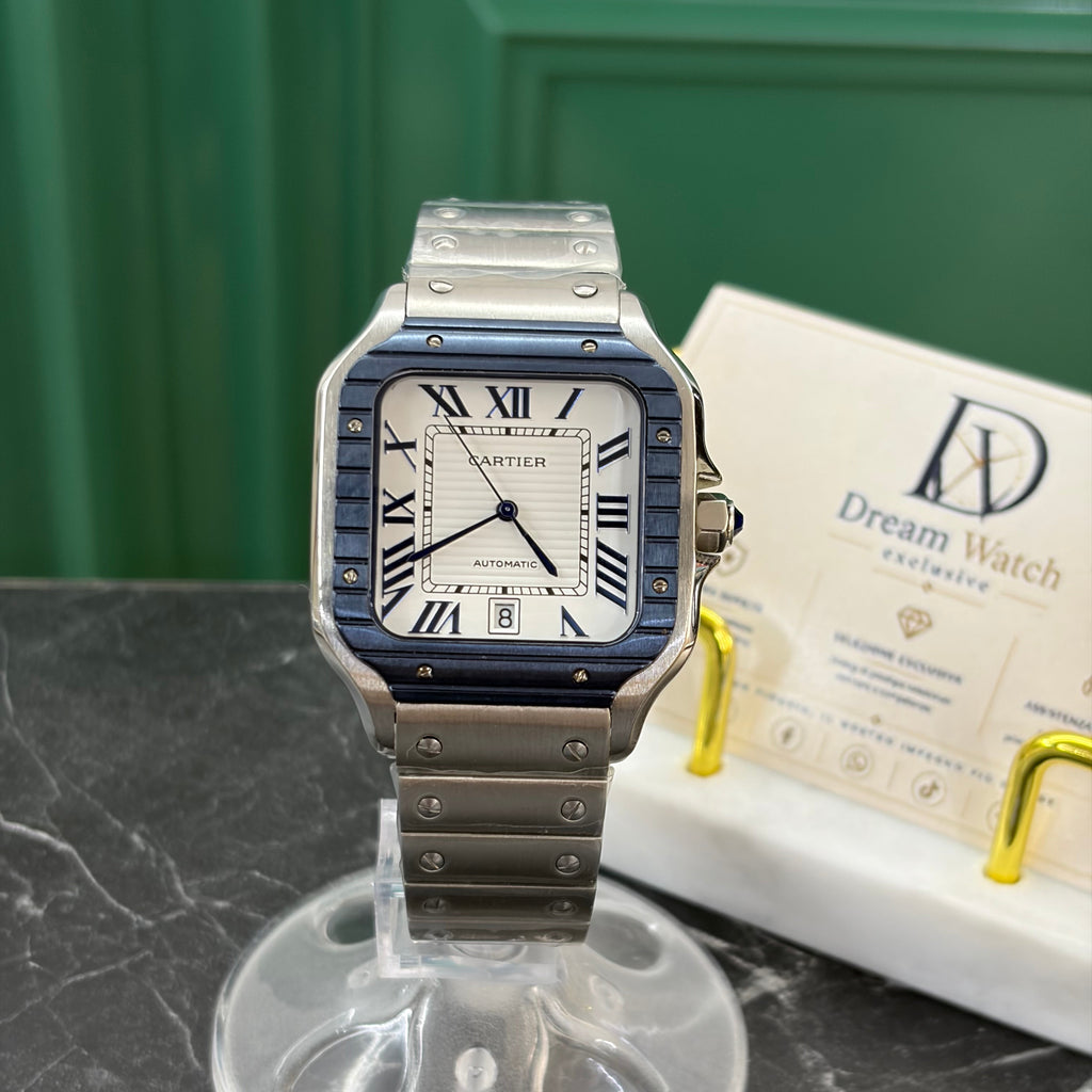 Cartier Santos 40mm – Ghiera Blu, Fondo Bianco
