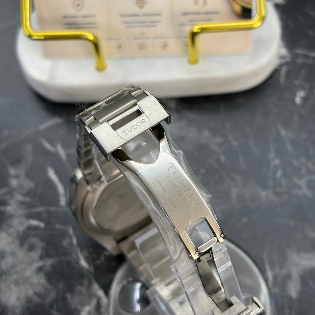 TUDOR gmt