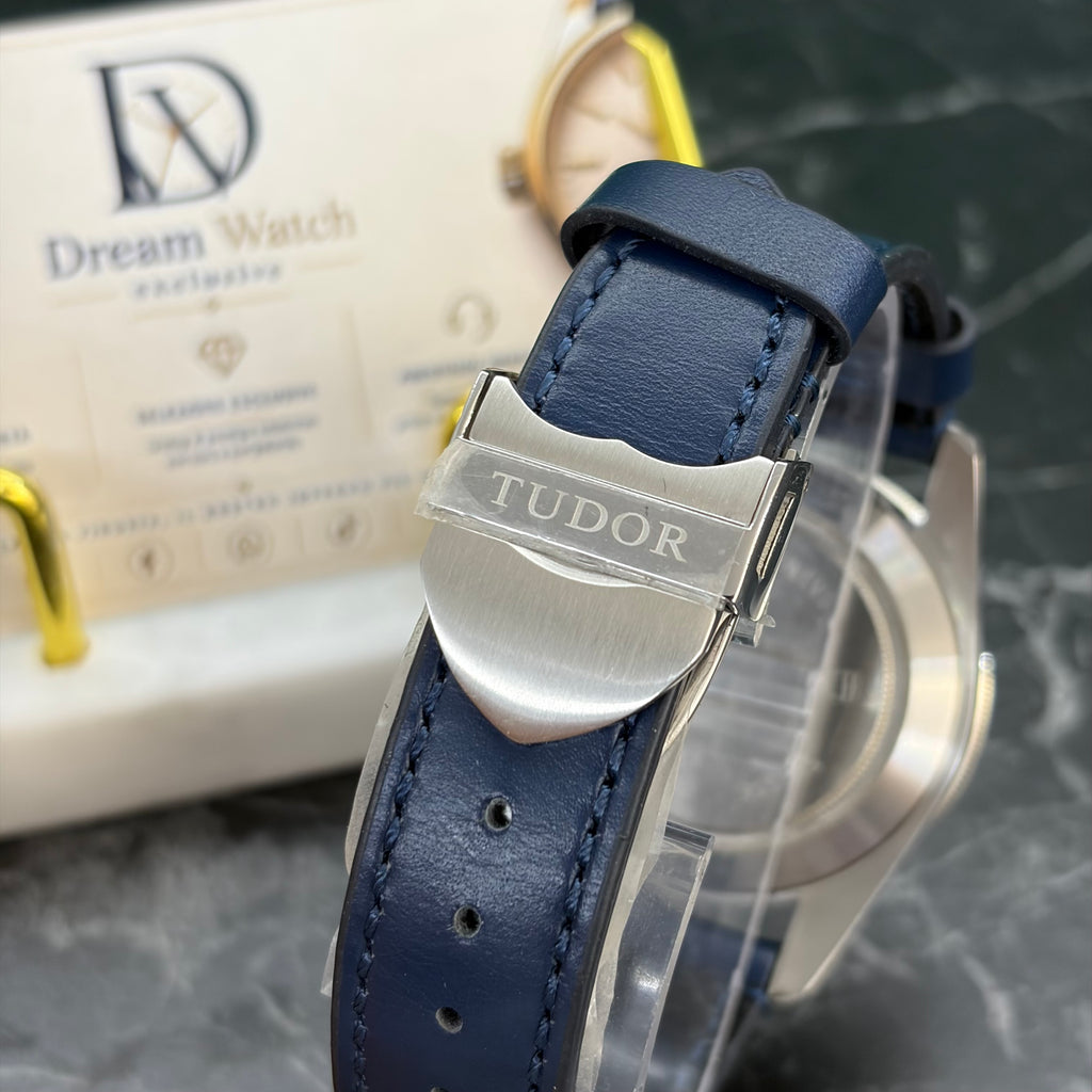 TUDOR black bay